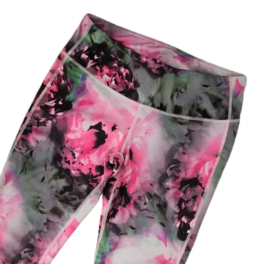 Athleta Chaturanga Floral Bloom Capri Leggings Pink Gray Print Size Medium.